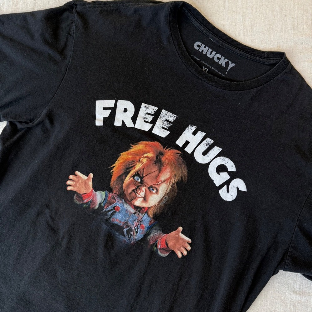 Chucky Free Hugs Graphic T-Shirt Mens‎ XL Black Horror Movie Child's Play Cotton
